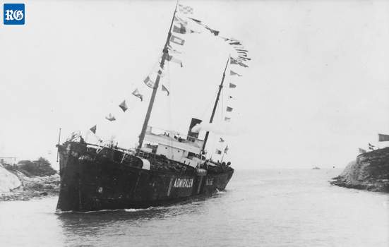 1917 first ship through Town Cut