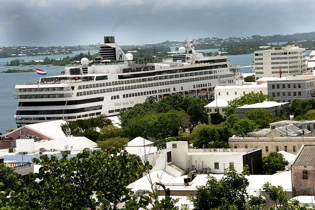 Cruise ship Veendam in Hamilton